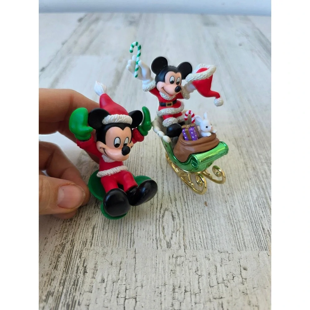 Vintage enesco Mickey‎ Santa sleigh sledding ornament Xmas tree